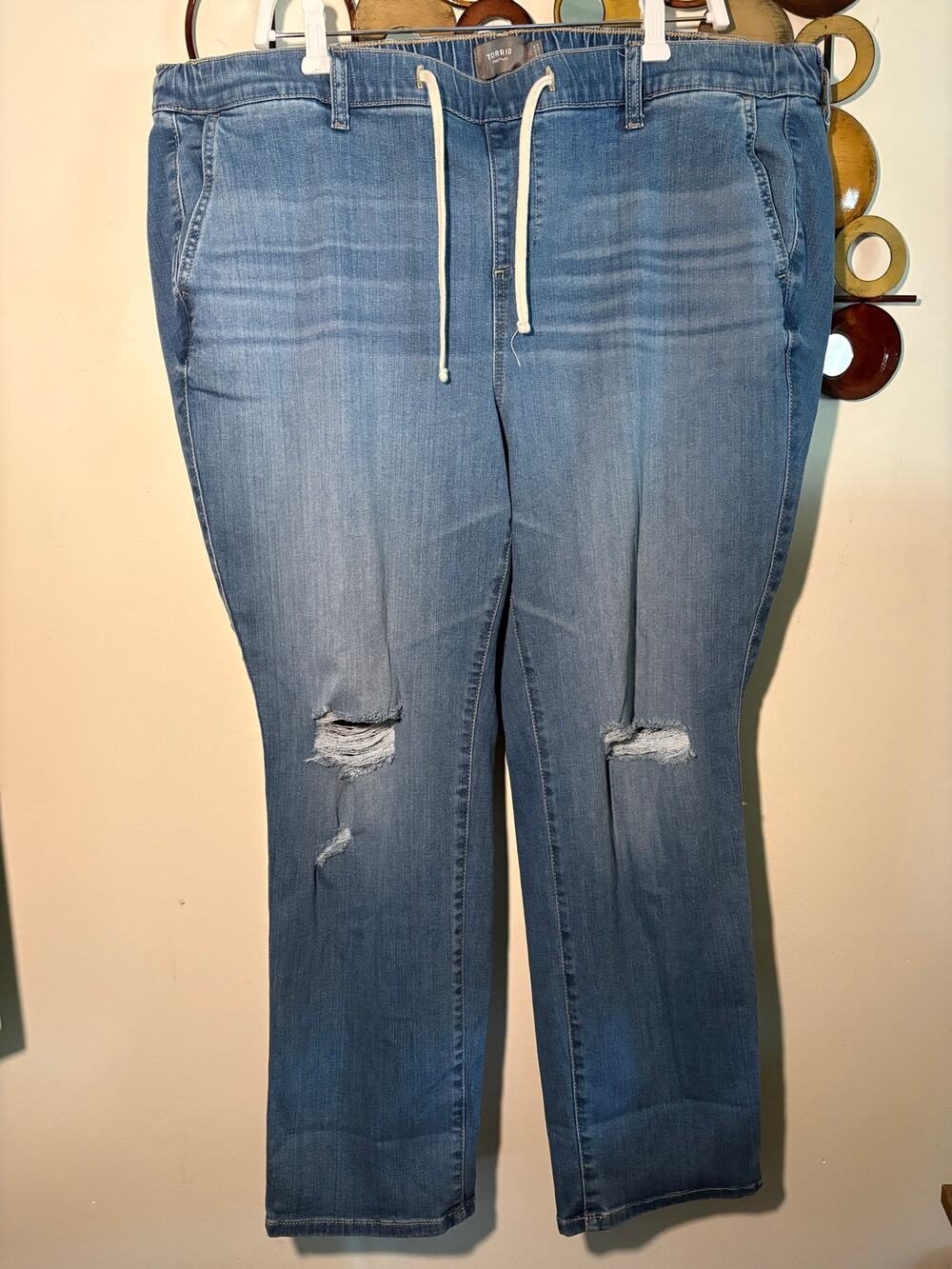 B52 Torrid 3s (3x short) light denim pull on jeans